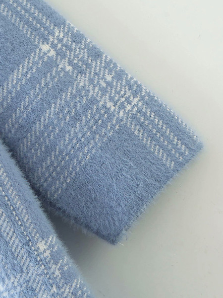 Női kockás kabát zsebekkel és gombokkal