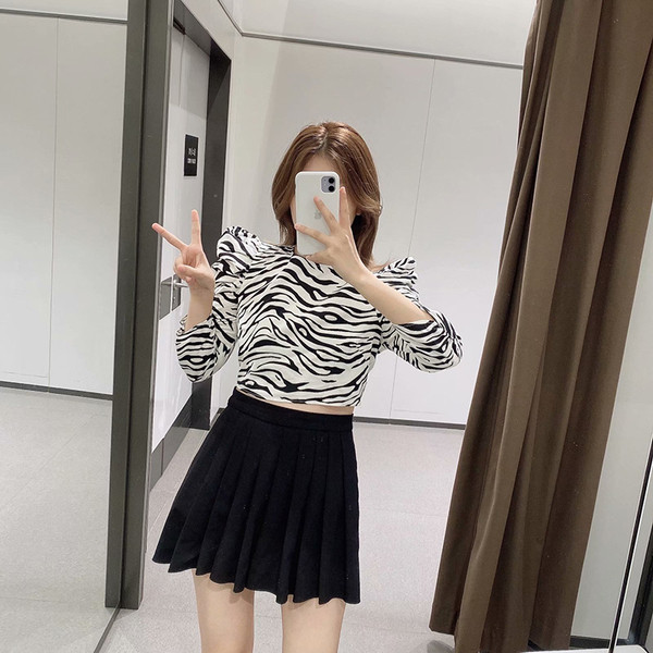 Modern női rövid blúz szalaggal