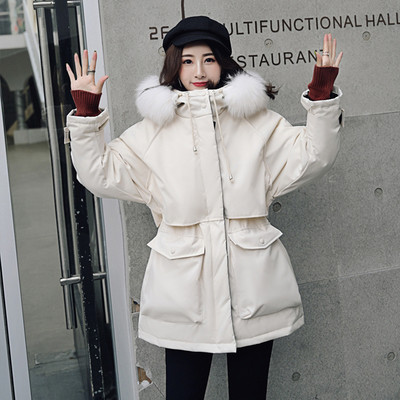 Modern női kabát elasztikus derékkal és lefelé a kapucnival