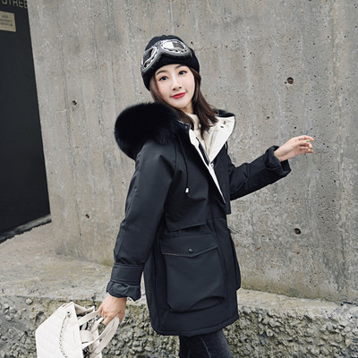 Modern női kabát elasztikus derékkal és lefelé a kapucnival