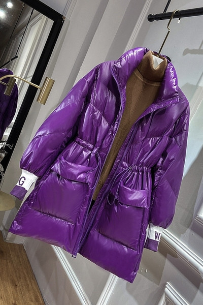 Női téli kabát elasztikus derékkal és zsebekkel