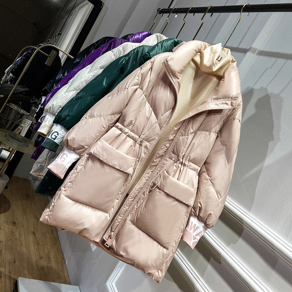 Női téli kabát elasztikus derékkal és zsebekkel