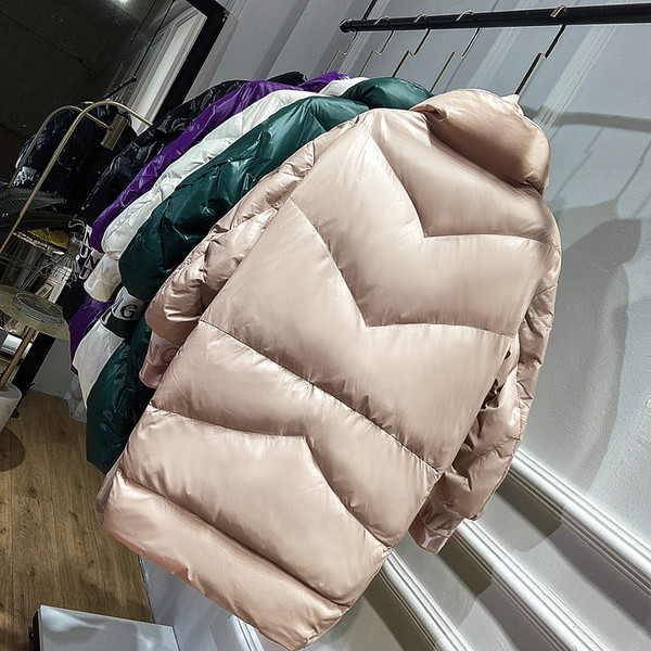 Női téli kabát elasztikus derékkal és zsebekkel