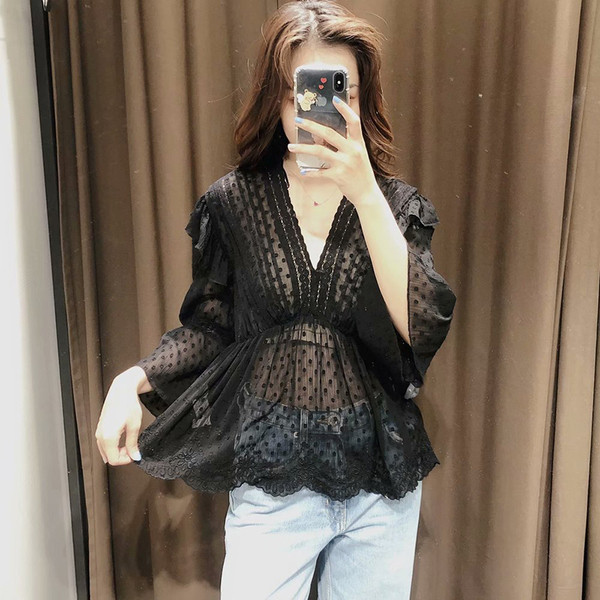 Naiste lõikes spitsikaelusega tüllsärk