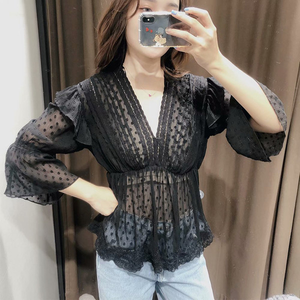 Naiste lõikes spitsikaelusega tüllsärk