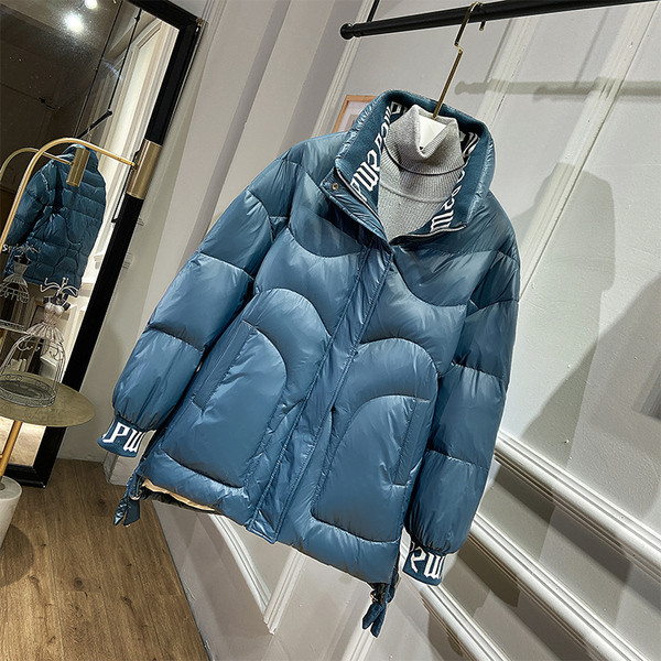 Új modell női téli kabát gallérján felirattal