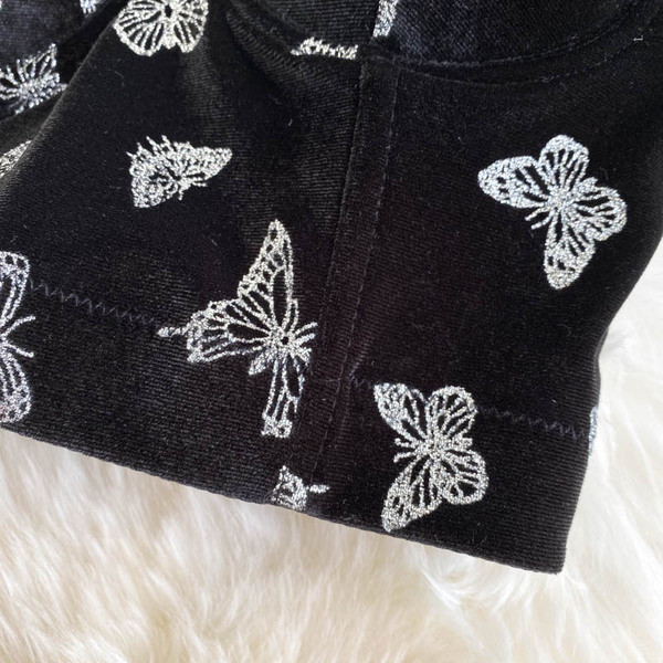 Modern női mellszoba pillangós hímzéssel