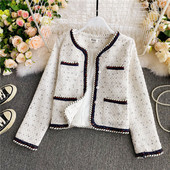 Lühike naiste mantel taskute ja nööpidega