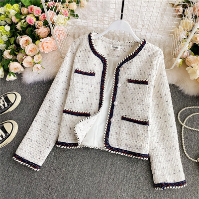 Lühike naiste mantel taskute ja nööpidega