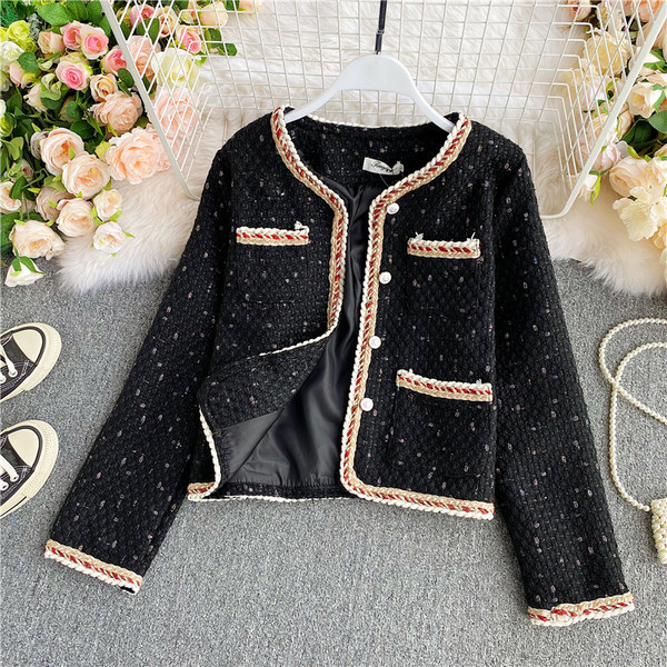 Lühike naiste mantel taskute ja nööpidega