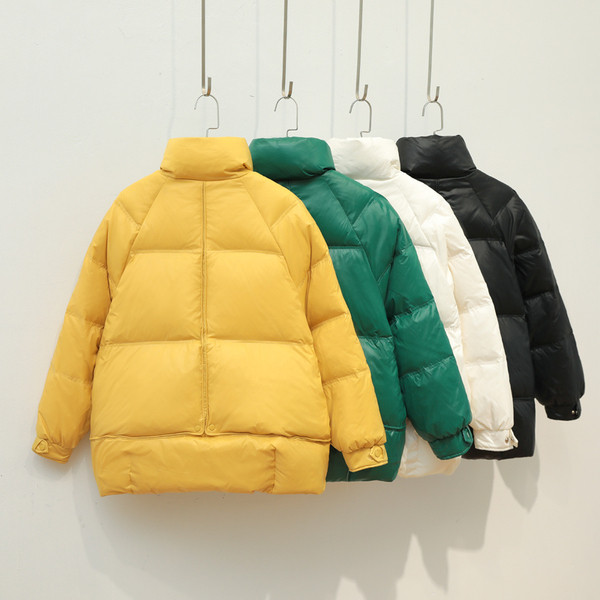 Női alkalmi kabát kerek nyakkivágással és zsebekkel