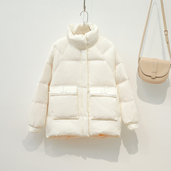 Női alkalmi kabát kerek nyakkivágással és zsebekkel