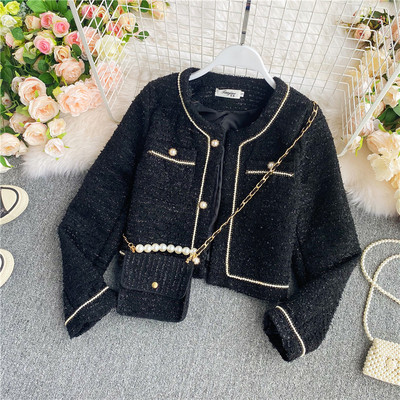 Stílusos női rövid kabát gyöngyökkel és zsebekkel