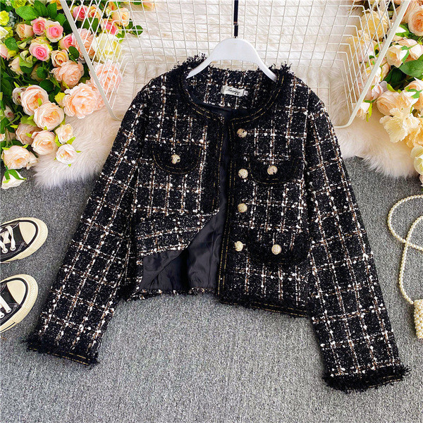 Kockás női rövid kabát fém gombokkal