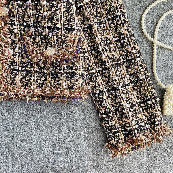 Kockás női rövid kabát fém gombokkal