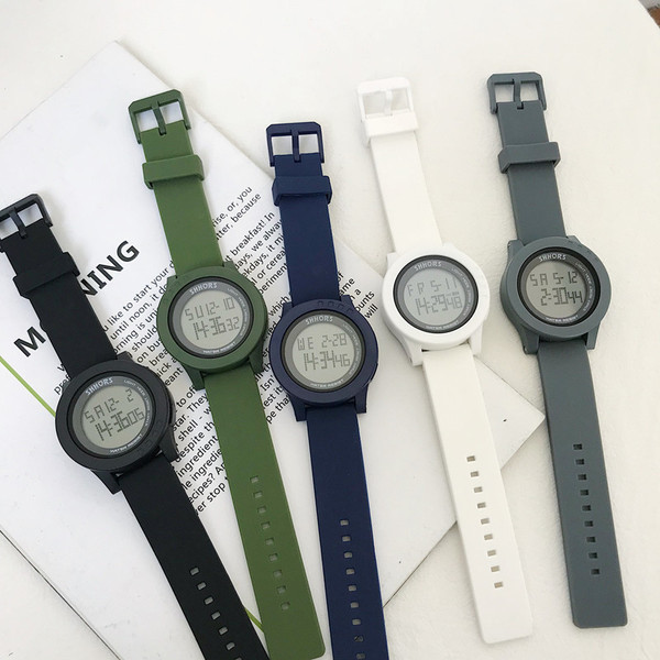 Napi elektronikus női karóra kerek formában