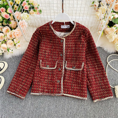 Kockás női rövid kabát piros gombokkal