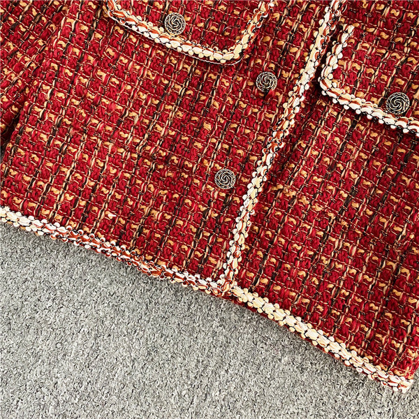 Kockás női rövid kabát piros gombokkal