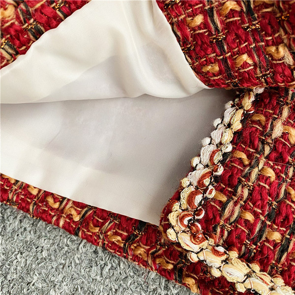 Kockás női rövid kabát piros gombokkal