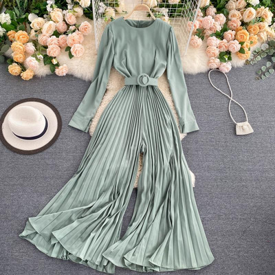 Női overál redőzött alsó és övvel