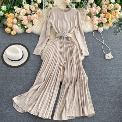 Női overál redőzött alsó és övvel