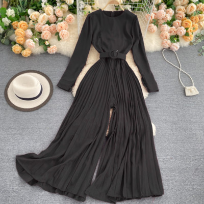 Női overál redőzött alsó és övvel