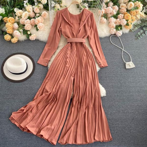 Női overál redőzött alsó és övvel