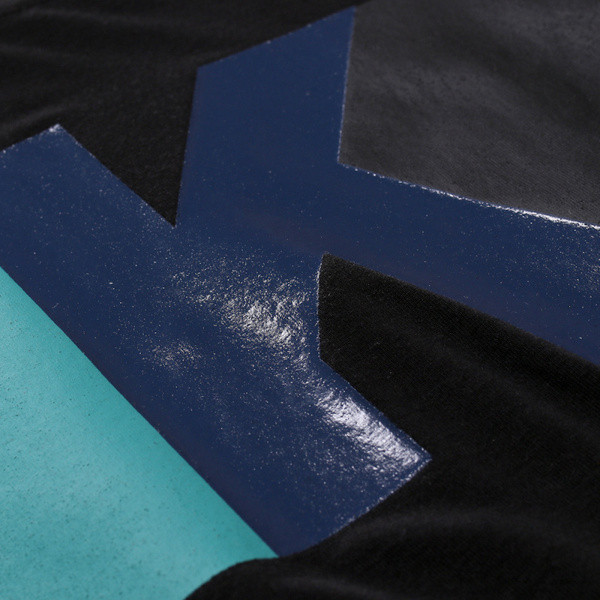 Új modell férfi blúz ovális nyakkivágással és hosszú ujjal