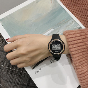 Ümara kujuga elektrooniline naiste käekell