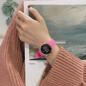 Ümara kujuga elektrooniline naiste käekell