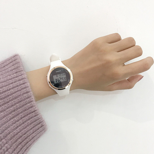 Ümara kujuga elektrooniline naiste käekell