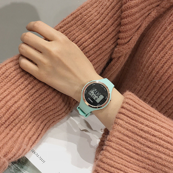 Ümara kujuga elektrooniline naiste käekell