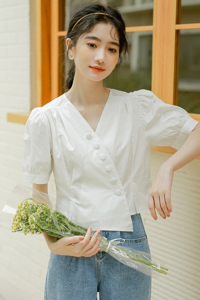 Női modern rövid aszimmetrikus ing gombokkal