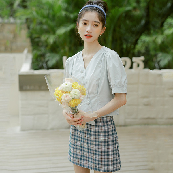 Női modern rövid aszimmetrikus ing gombokkal