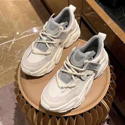 Alkalmi női tornacipő fűzővel és durva talppal