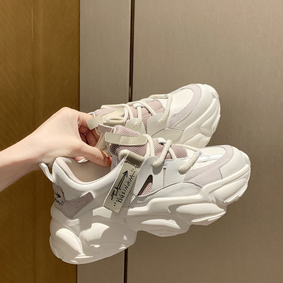 Alkalmi női tornacipő fűzővel és durva talppal