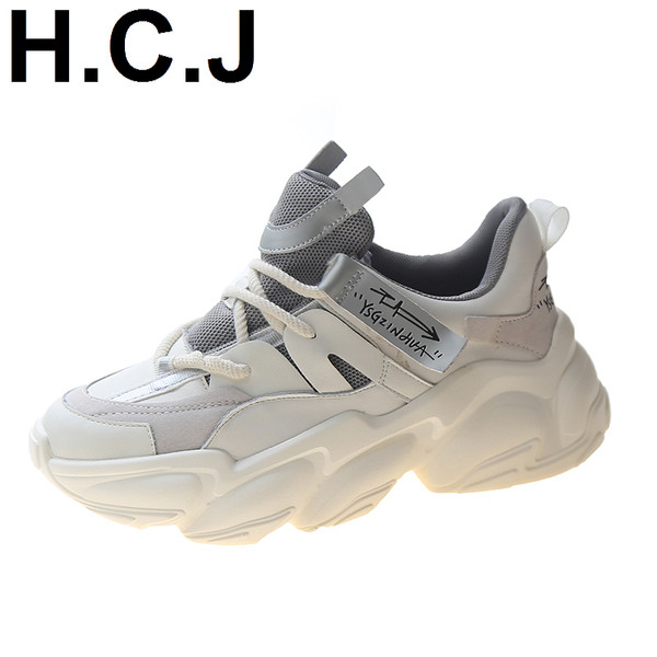 Alkalmi női tornacipő fűzővel és durva talppal