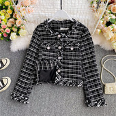 Κοντό γυναικείο παλτό με διακόσμιση πέρλες και λαιμόκοψη