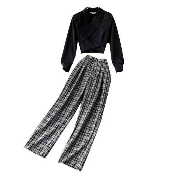 Naiste pluusi ja ruuduliste pükste komplekt