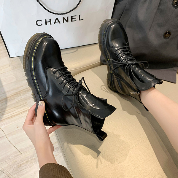 Női csizma cipzárral és fűzős fekete színben