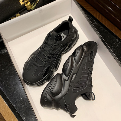 Stiilsed naiste tossud paelte ja kõrgete taldadega beeži ja musta värviga