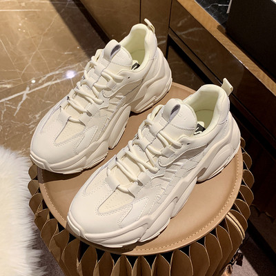 Stiilsed naiste tossud paelte ja kõrgete taldadega beeži ja musta värviga