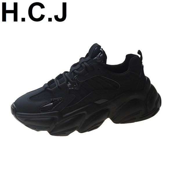 Stiilsed naiste tossud paelte ja kõrgete taldadega beeži ja musta värviga