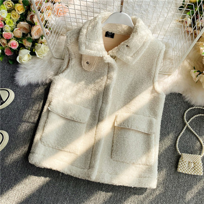 Molyhos szarvas zsebekkel és klasszikus gallérral