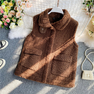 Molyhos szarvas zsebekkel és klasszikus gallérral