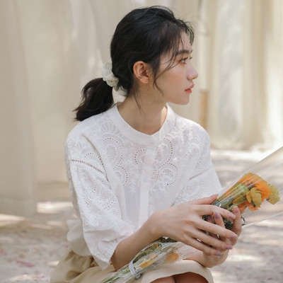 Modern női hosszú ing hímzéssel és ovális nyakkivágással