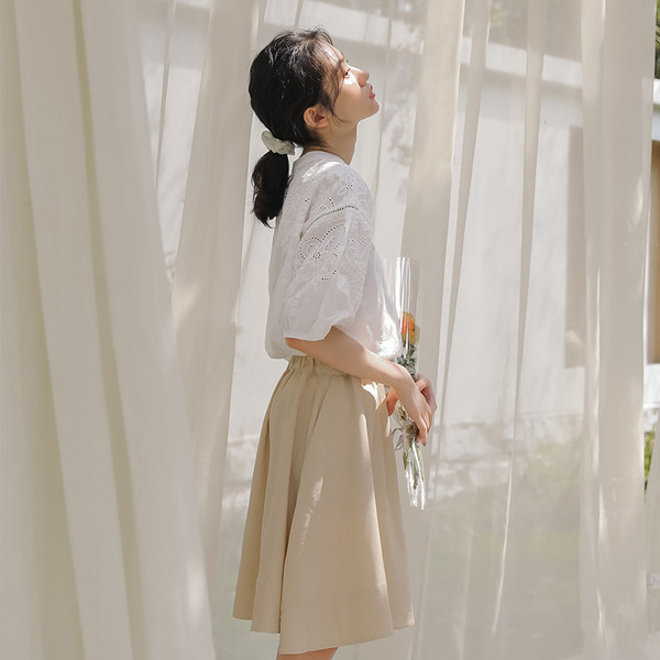 Modern női hosszú ing hímzéssel és ovális nyakkivágással