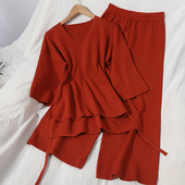 Μοντέρνο γυναικείο σετ - μπλουζάκι και φαρδύ παντελόνι