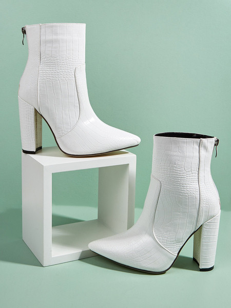 Moodsad kõrge kontsaga teravatipulise mudeliga nahast saapad