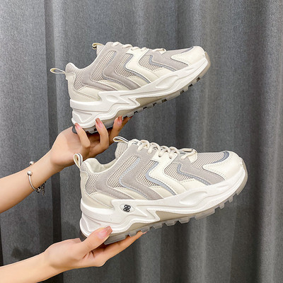 Fűzős, magas talpú női tornacipő két színben